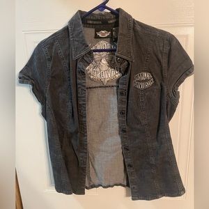 Women’s medium harley button up short